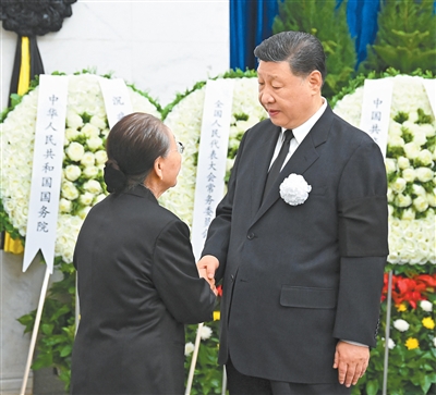 熱地同志遺體在京火化  習(xí)近平等到八寶山革命公墓送別