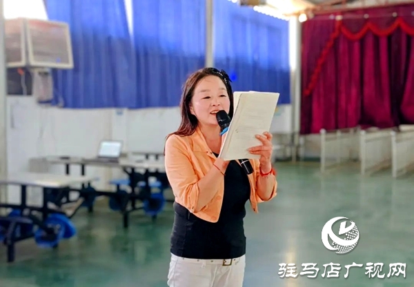 平輿縣身邊好人協(xié)會會員李丹：好人精神傳薪火 公益課堂潤童心