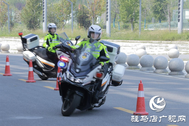  示范區(qū)交警：女子鐵騎展風(fēng)采 技能訓(xùn)練護平安