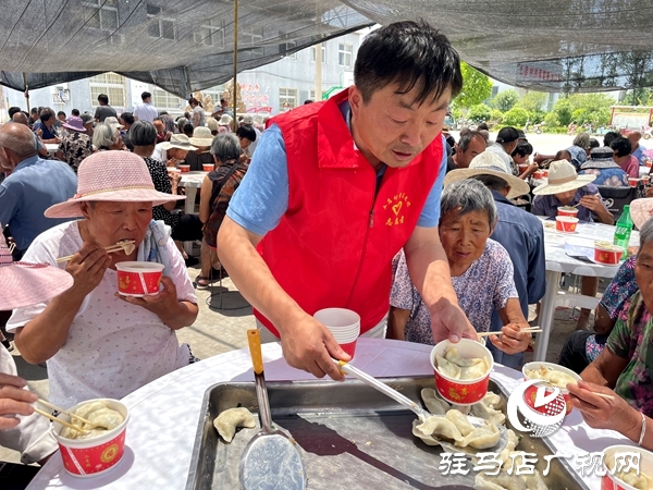  平輿縣萬(wàn)金店鎮(zhèn)土店村開(kāi)展“溫情父親節(jié) 愛(ài)心常相伴”文明實(shí)踐活動(dòng)