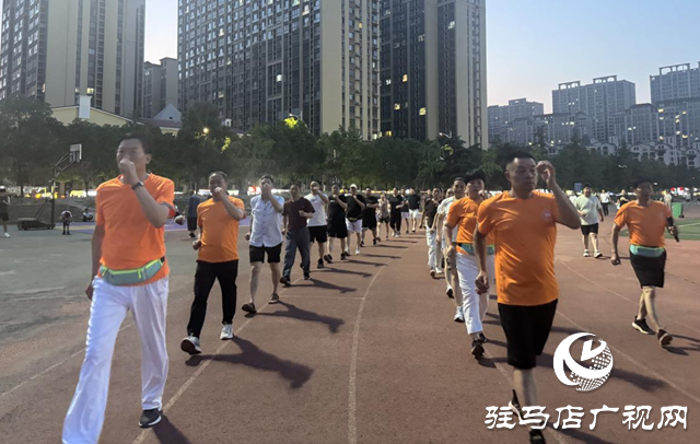 百人踏歌燃動(dòng)天中夏夜！駐馬店健步團(tuán)走出健身新潮流