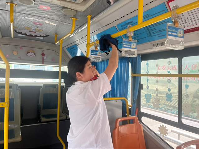 從車廂到考場(chǎng) 駐馬店市公交公司暖心護(hù)航中考學(xué)子