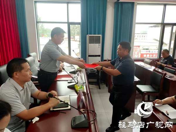 平輿縣李屯鎮(zhèn)：筑牢防溺水 “安全網(wǎng)”  簽訂責(zé)任書(shū)保平安