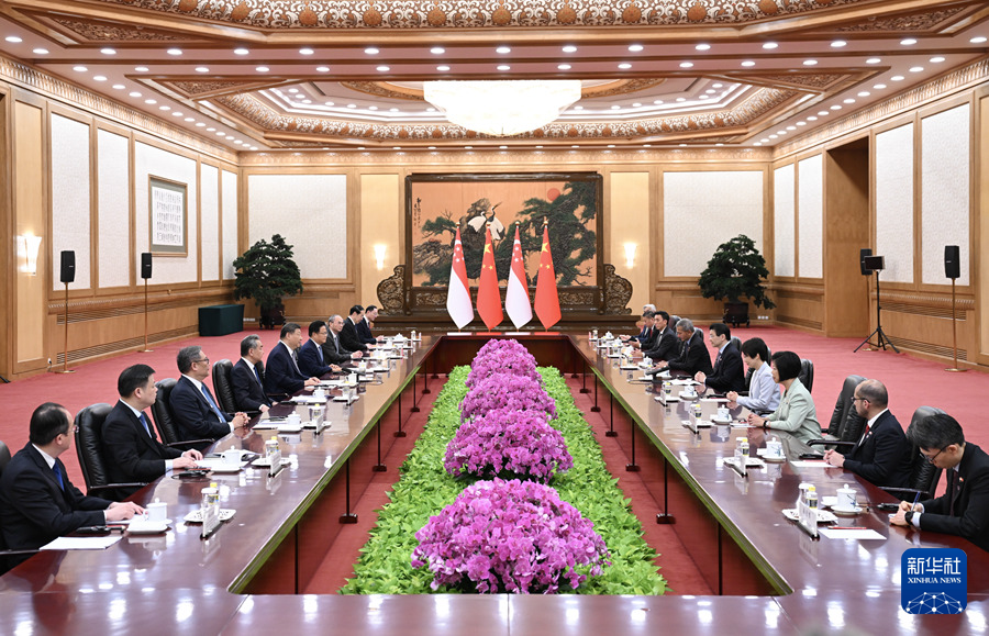 習(xí)近平會(huì)見(jiàn)新加坡總理黃循財(cái)