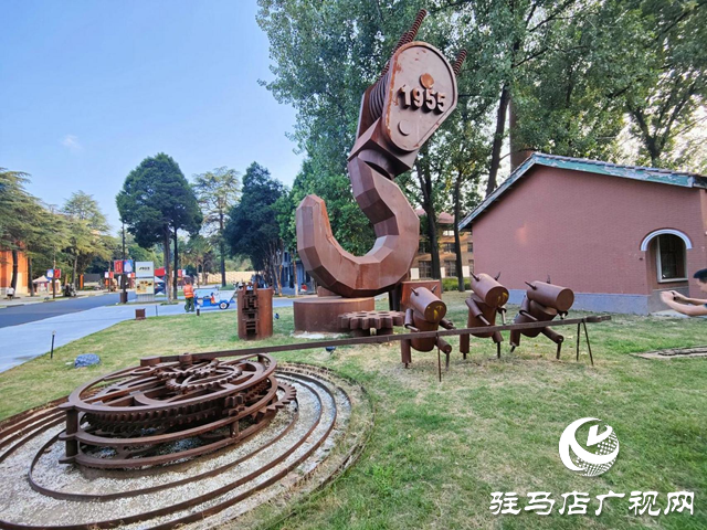 老廠房變身網(wǎng)紅打卡地！遂平1955文創(chuàng)園點亮“夜經(jīng)濟”