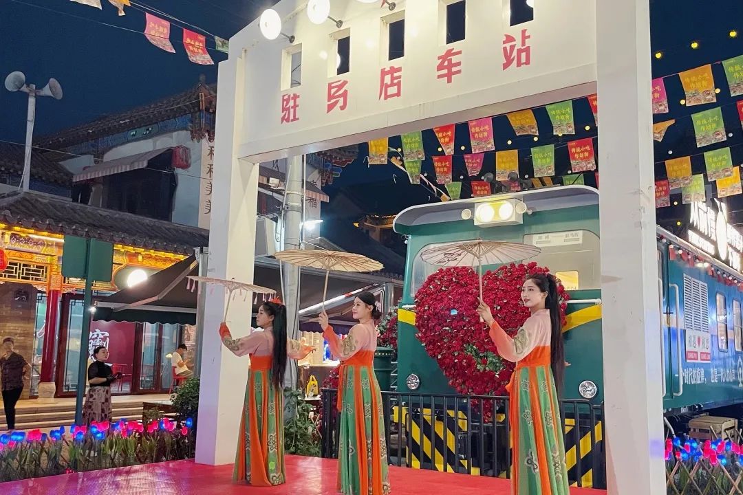 　　六月，在舊時(shí)光里與時(shí)光驛巷傳統(tǒng)小吃作坊街撞了個(gè)滿懷