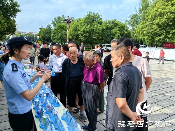 平輿縣公安局開展“6.26國際禁毒日”宣傳活動(dòng)筑牢青少年藥物濫用防護(hù)墻