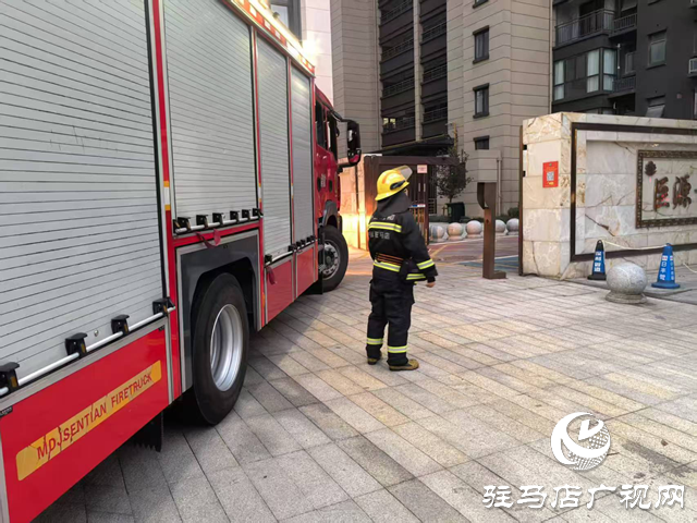 駐馬店市城鄉(xiāng)一體化示范區(qū)消防救援大隊(duì)深入轄區(qū)住宅小區(qū)開展夜間實(shí)車測(cè)試工作