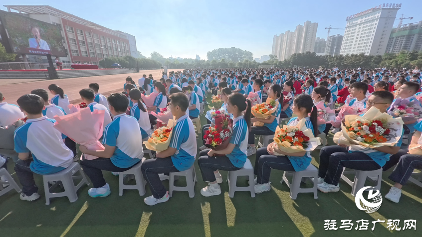 駐馬店市實(shí)驗(yàn)中學(xué)舉行“從天中出發(fā)”2025屆畢業(yè)典禮