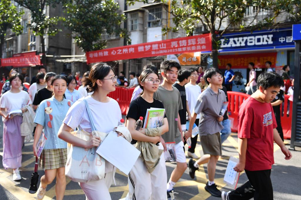 追光丨準(zhǔn)考證別扔！小心損失“一個億”