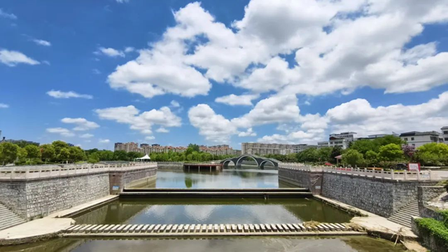 【大美天中】泌陽現(xiàn)“水晶天”！漢風(fēng)古韻與湖光云影同框