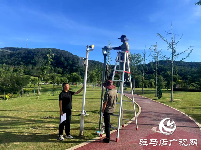 確山縣住建局：路燈人用汗水“點亮”城市夜空