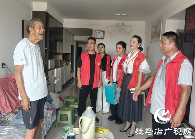 “紅色物業(yè)”進(jìn)社區(qū) 情暖居民新生活
