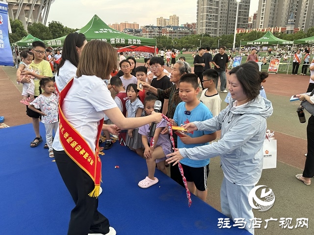 駐馬店保險(xiǎn)行業(yè)多陣地開(kāi)展2025年“7.8全國(guó)保險(xiǎn)公眾宣傳日”活動(dòng)