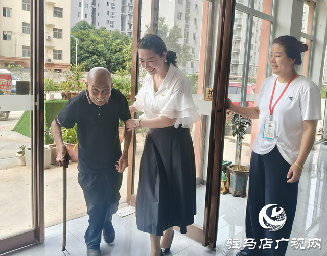 “紅色物業(yè)”進(jìn)社區(qū) 情暖居民新生活