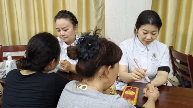 健康天中行，大醫(yī)獻(xiàn)愛(ài)心|駐馬店市中醫(yī)院專(zhuān)家走進(jìn)市老干部活動(dòng)中心開(kāi)展健康科普和義診活動(dòng)
