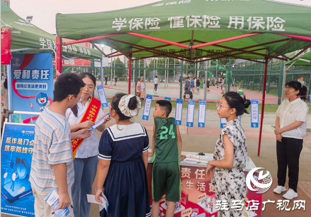 中華保險駐馬店中支參與市保險行業(yè)“五進入”宣傳活動