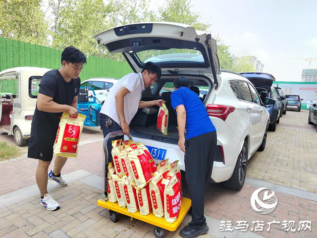 從物資援助到文化關懷 愛心企業(yè)多維度關愛老人