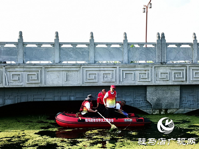 天中義工開展清理河道環(huán)境活動(dòng) 守護(hù)碧水清流