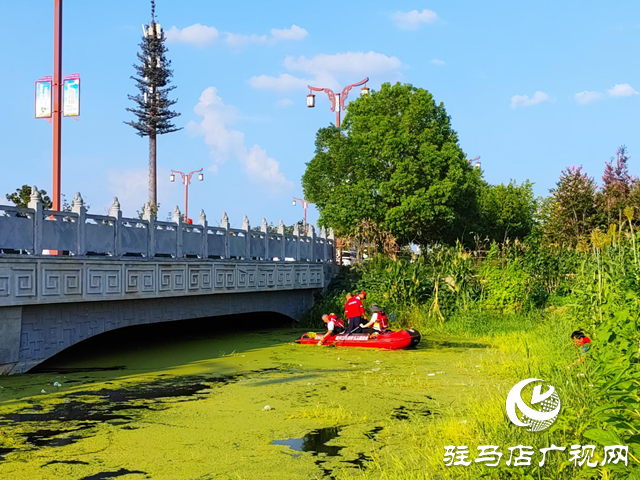 天中義工開展清理河道環(huán)境活動(dòng) 守護(hù)碧水清流