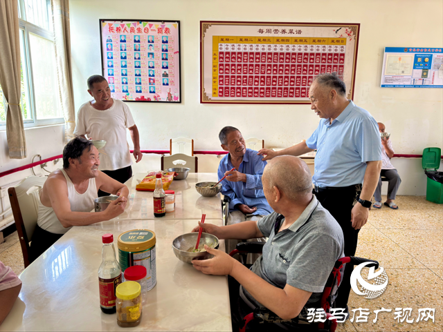 張銀良看望殘疾職工和托養(yǎng)殘疾人