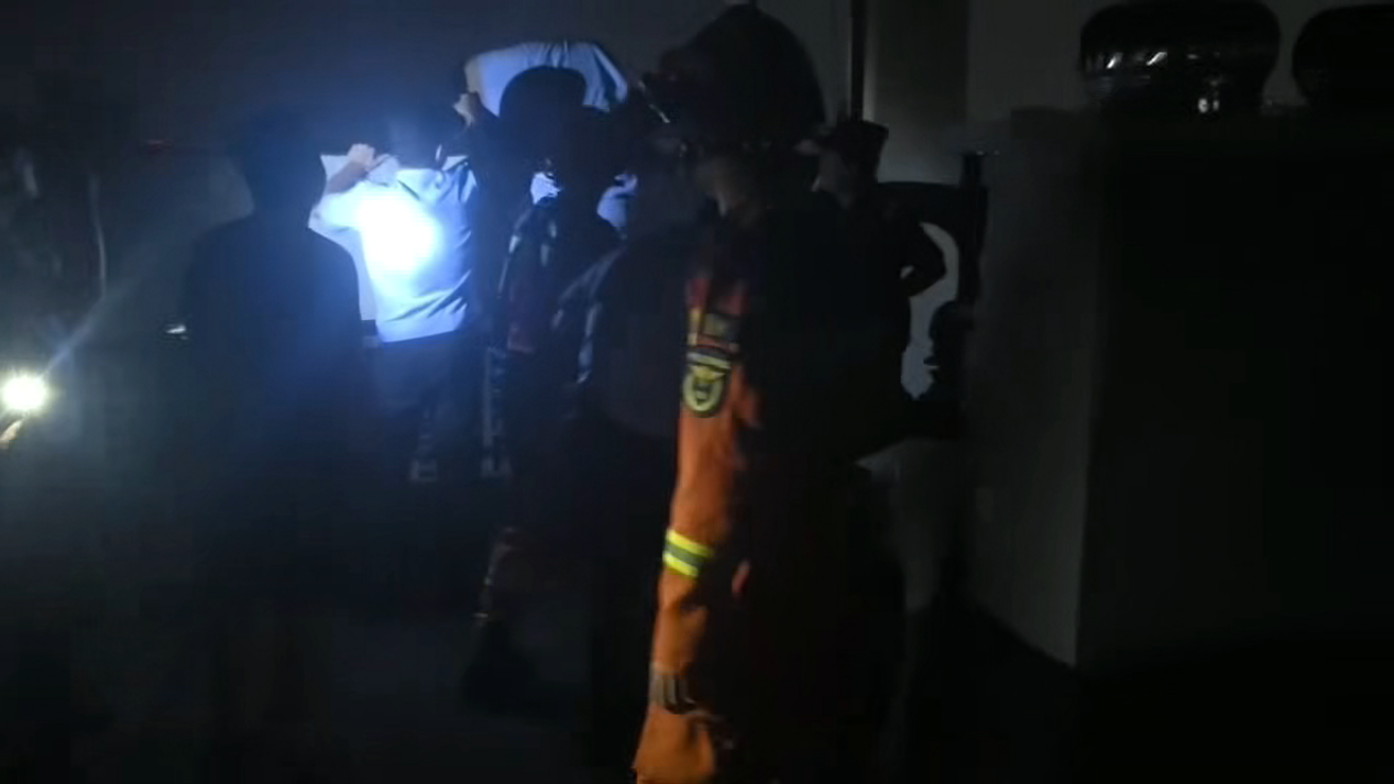 生死瞬間！ 民警爭分奪秒救援欲跳樓輕生懷孕女子