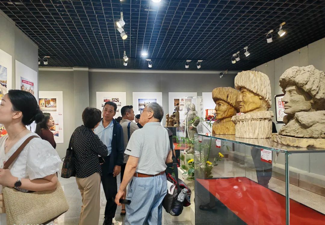 【展訊】紀(jì)念抗戰(zhàn)勝利80周年、楊靖宇將軍誕辰120周年美術(shù)書法攝影藝術(shù)展開幕