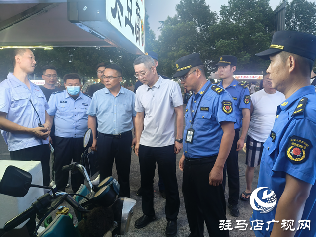 駐馬店經(jīng)濟開發(fā)區(qū)多部門聯(lián)合突擊檢查小吃攤?cè)細獍踩? width=