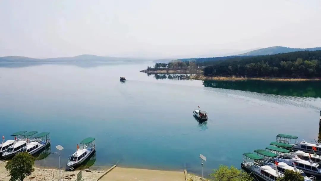 逃離鋼鐵森林！暑期親子游駐馬店銅山湖全攻略：游船、野趣、自然療愈之旅