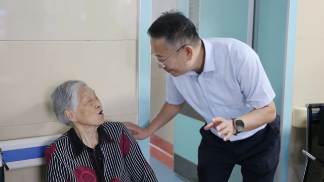 駐馬店市驛城區(qū)副區(qū)長魏彥平一行蒞臨駐馬店市第一人民醫(yī)院調(diào)研指導(dǎo)醫(yī)養(yǎng)結(jié)合工作