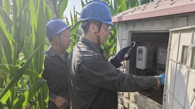 國網(wǎng)泌陽縣供電公司：排查農(nóng)田機(jī)井設(shè)施 護(hù)航夏糧灌溉用電