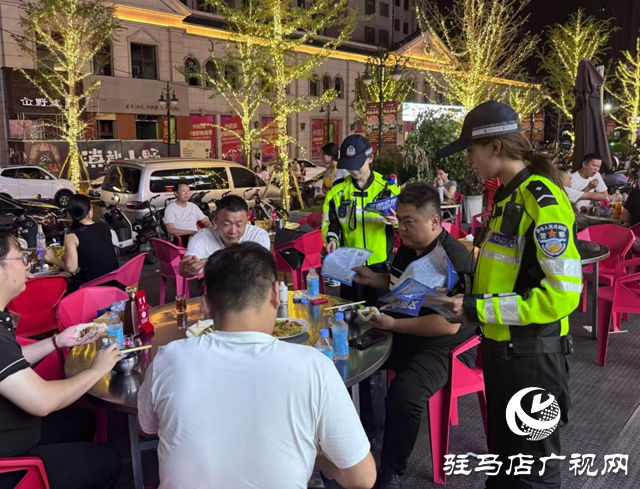 女子鐵騎“逛”夜市 煙火氣中筑牢交通安全防線