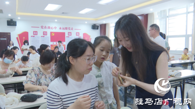 市總工會舉行手工制作“冰箱貼”職工親子活動