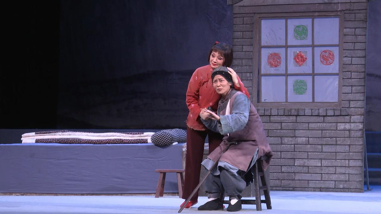 紅色經(jīng)典再現(xiàn)！豫劇《劉胡蘭》拉開第十一屆黃河戲劇節(jié)帷幕