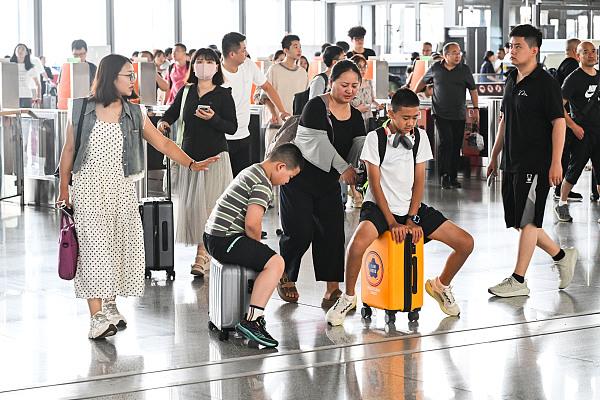 帶四名兒童坐高鐵 需要買幾張車票？解答來了