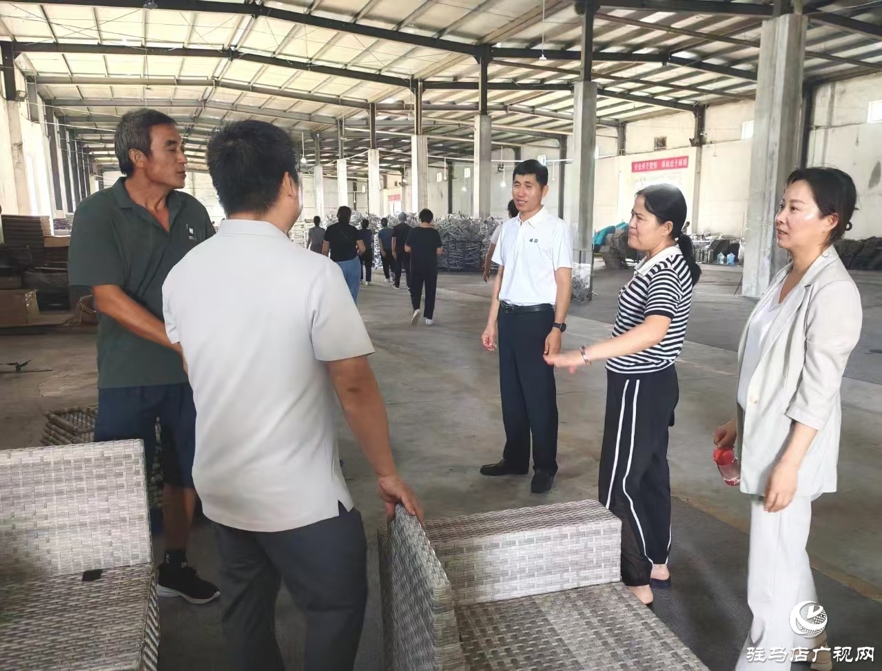 正陽(yáng)縣真陽(yáng)街道：人大代表赴藤編企業(yè)調(diào)研