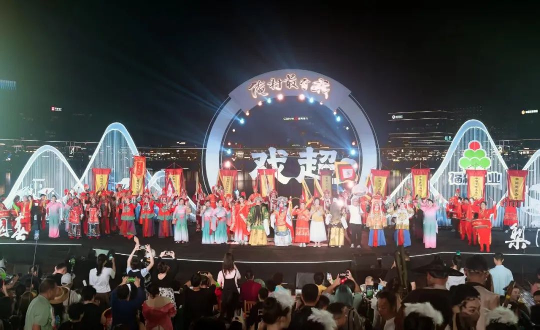 駐馬店摯地有戲隊閃耀《梨園春》俺村最有戲 總決賽舞臺