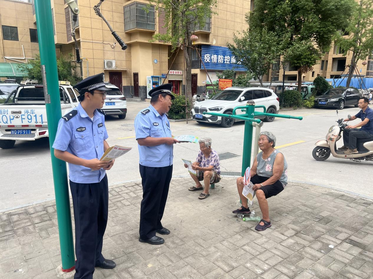 警民攜手筑防線  反詐宣傳進小區(qū)