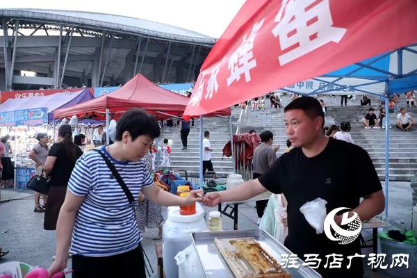 平輿縣蜜然康蜜蜂養(yǎng)殖專業(yè)合作社蜂產品精彩亮相2025第十一屆黃河戲劇節(jié)