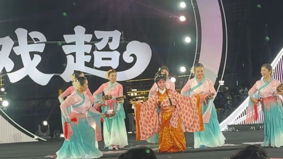 駐馬店摯地有戲隊閃耀《梨園春》俺村最有戲 總決賽舞臺