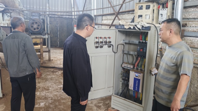 國網(wǎng)泌陽縣供電公司:主動(dòng)服務(wù) 筑牢企業(yè)安全用電“防護(hù)網(wǎng)”