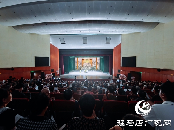 黃河戲劇節(jié)經典豫劇《必正與妙常》亮相平輿縣文化藝術中心