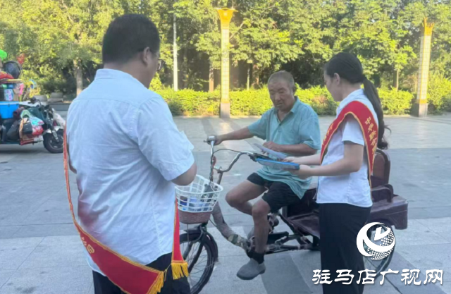 中華財(cái)險(xiǎn)駐馬店中支開(kāi)展“打擊代辦退保黑產(chǎn)  共筑保險(xiǎn)安全防線”主題宣傳活動(dòng)