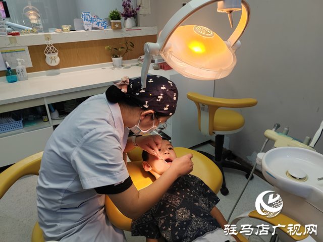 暑假兒童正畸熱 專家：并非越早越好 科學選擇是關(guān)鍵