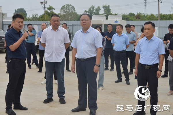 平輿縣委副書記、縣長李磊就重點項目建設進行現(xiàn)場辦公