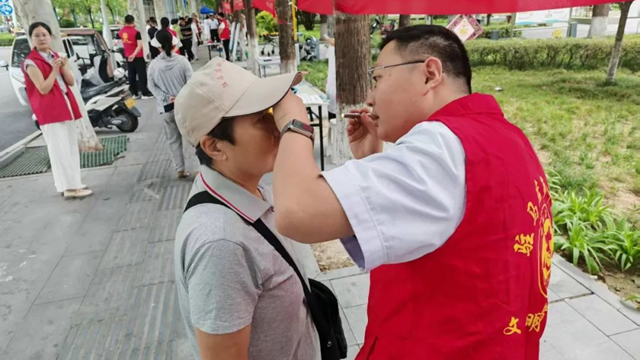 駐馬店市中醫(yī)院開展第九個“全國殘疾預(yù)防日”宣傳義診活動