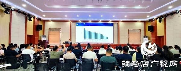 平輿六中特邀中原名班主任吳紅霞分享班主任專業(yè)成長密碼