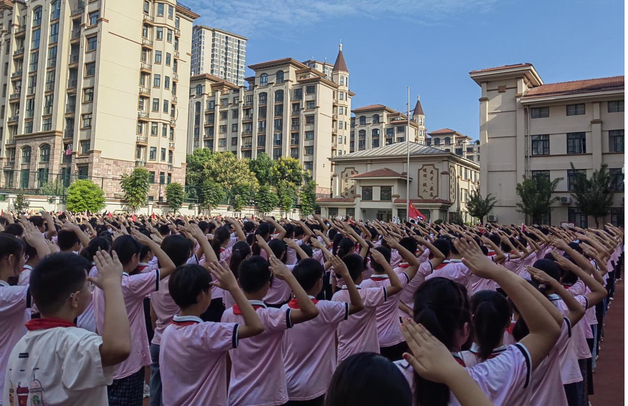 逐夢新途 同赴新程——駐馬店市第三十三小學(xué)舉行新學(xué)期開學(xué)典禮