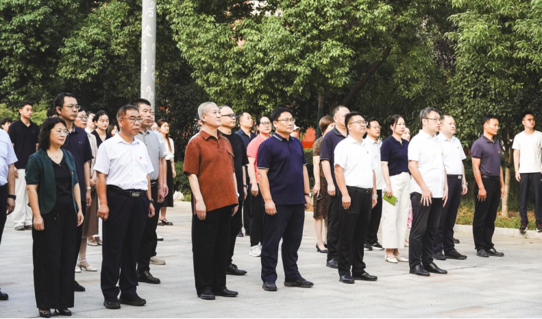 駐馬店幼兒師范高等專科學(xué)校舉行新學(xué)期升旗儀式