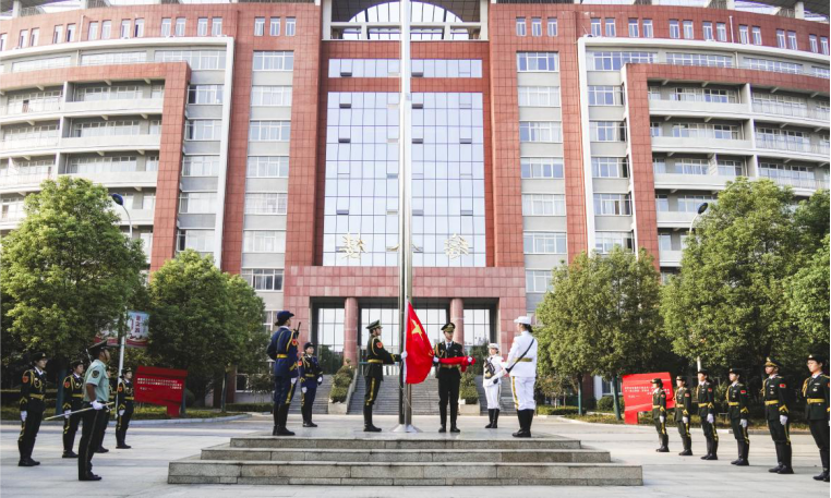 駐馬店幼兒師范高等?？茖W(xué)校舉行新學(xué)期升旗儀式